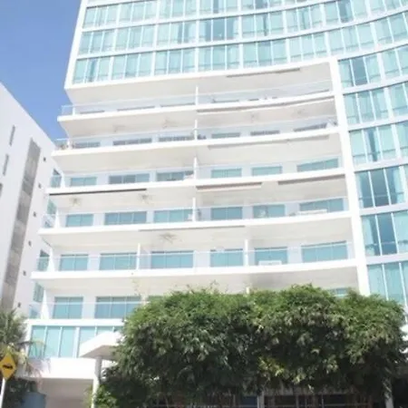 Beachfront Bliss-2br Haven Steps From Sandy Shores Apartamento *