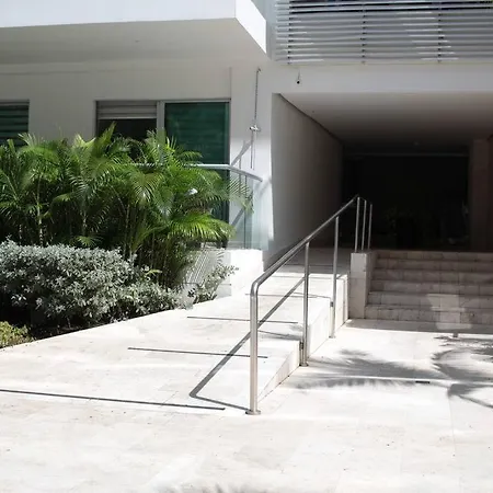 Apartamento Beachfront Bliss-2br Haven Steps From Sandy Shores *