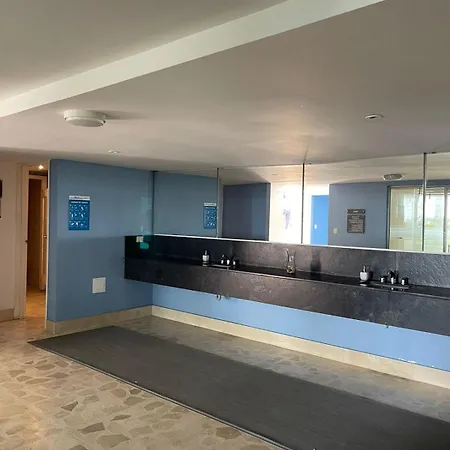 Apartamento Beachfront Bliss-2br Haven Steps From Sandy Shores *