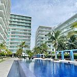 Beachfront Paradise 2Br Pools & Direct Beach Access