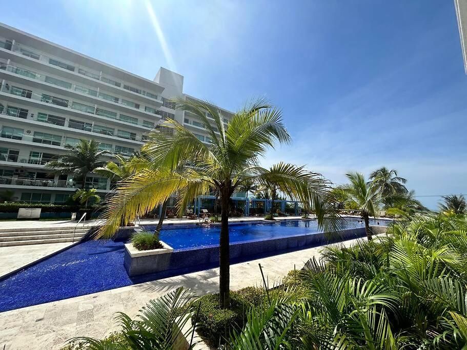 Beachfront Paradise 2Br Pools & Direct Beach Access