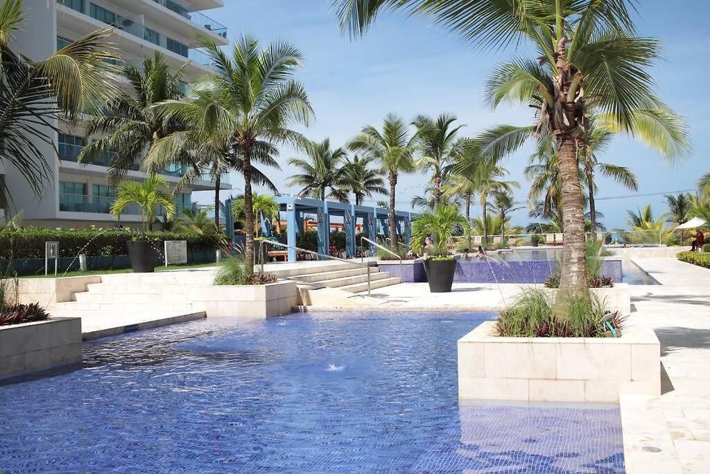 Beachfront Paradise 2Br Pools & Direct Beach Access *