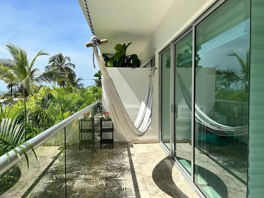 Beachfront Paradise 2Br Pools & Direct Beach Access