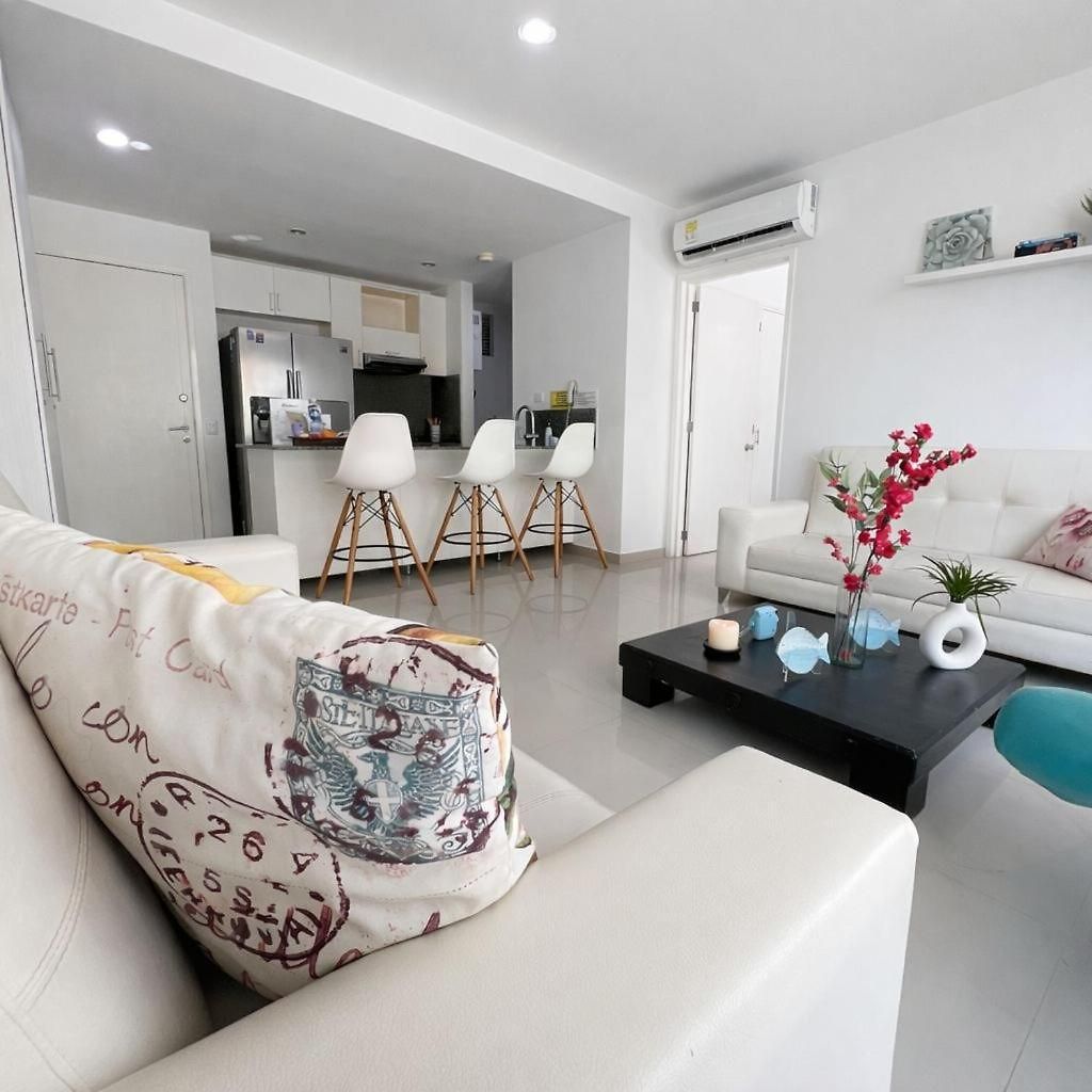 Beachfront Paradise 2br Pools & Direct Access * Cartagena