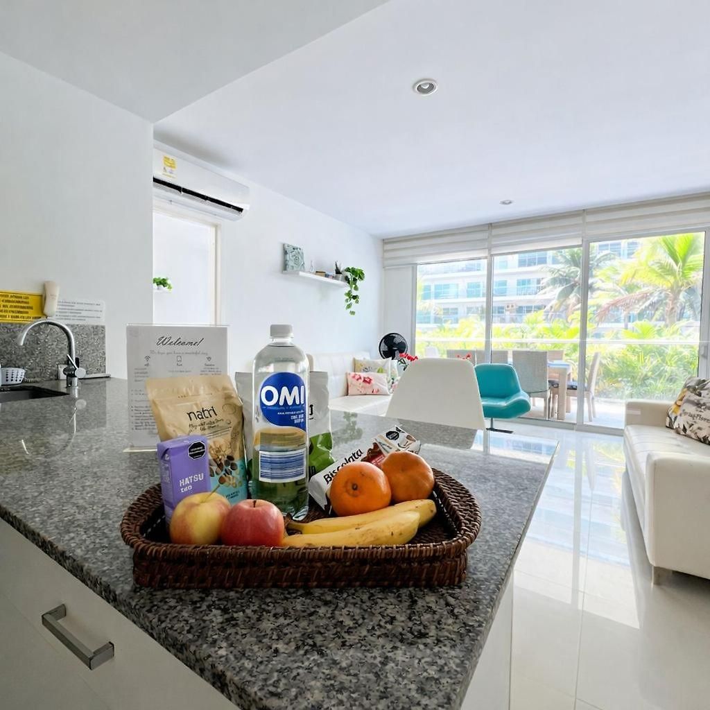 Beachfront Paradise 2br Pools & Direct Access