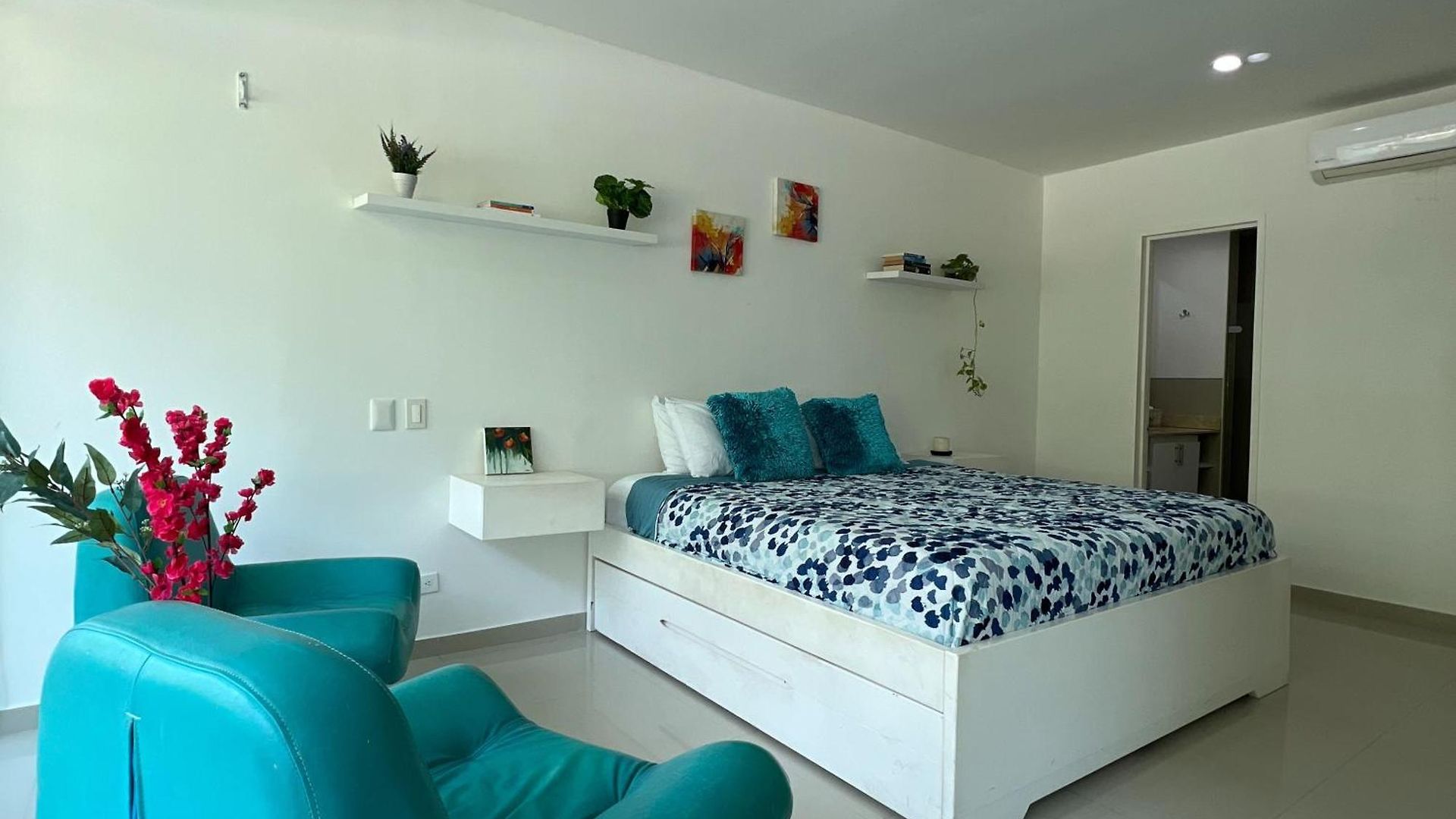 Beachfront Paradise 2br Pools & Direct Access *