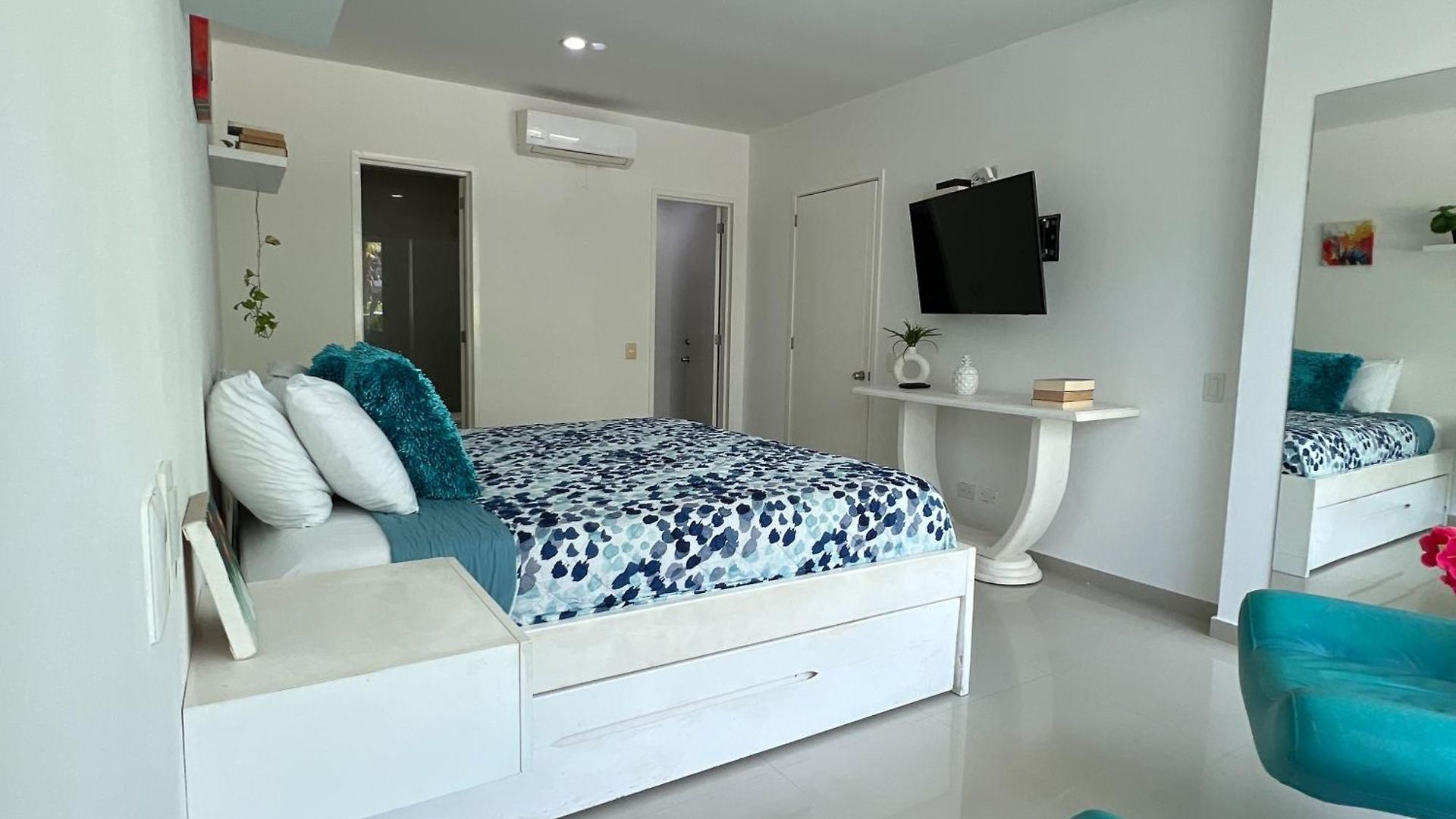 Beachfront Paradise 2br Pools & Direct Access Cartagena