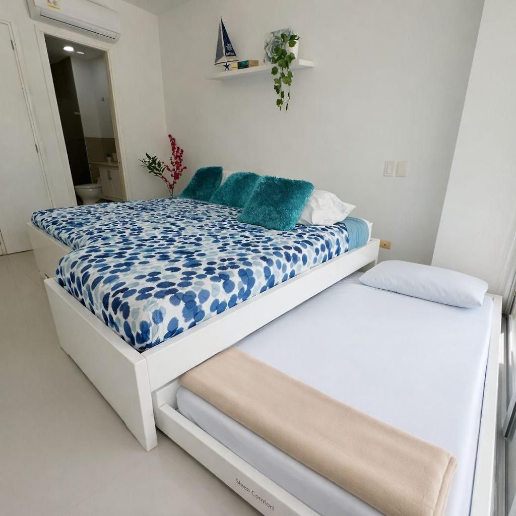 Beachfront Paradise 2br Pools & Direct Access