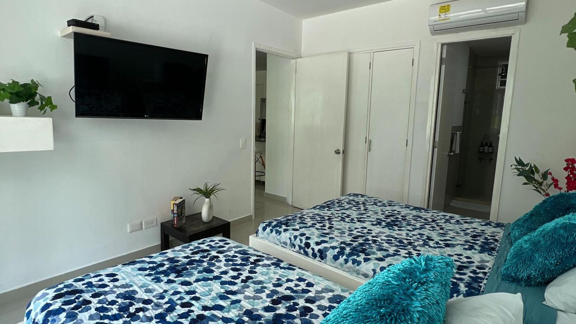 Beachfront Paradise 2br Pools & Direct Access *