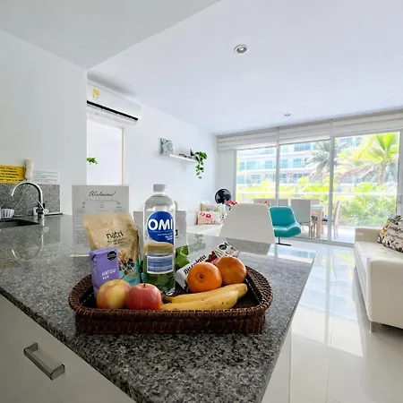 Beachfront Paradise 2br Pools & Direct Access