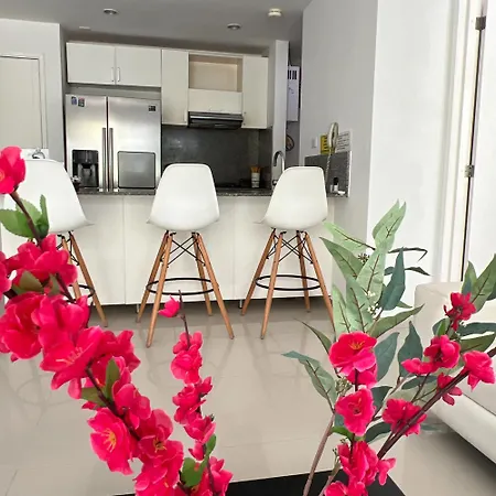 Beachfront Paradise 2br Pools & Direct Access *