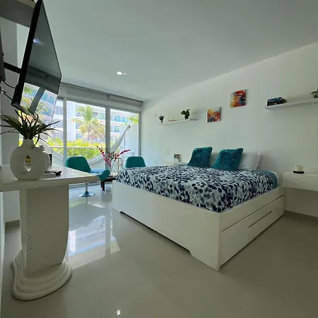 Beachfront Paradise 2br Pools & Direct Access