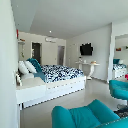 Beachfront Paradise 2br Pools & Direct Access Cartagena
