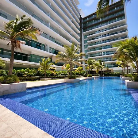 Beachfront Paradise 2br Pools & Direct Access Apartamento