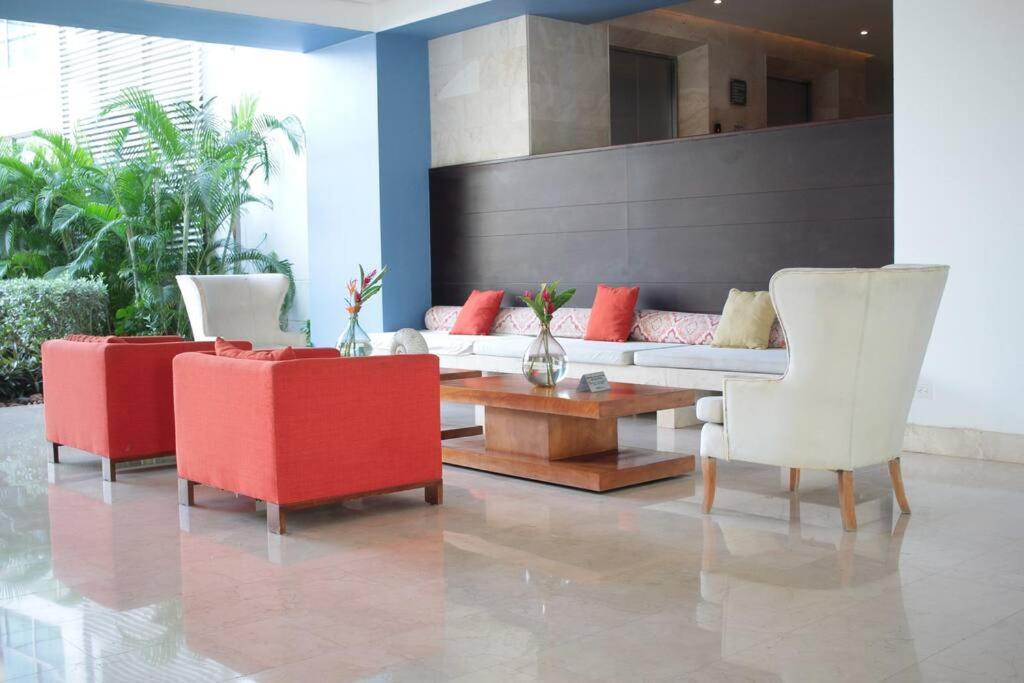 Apartamento Beachfront Bliss-2br Haven Steps From Sandy Shores *