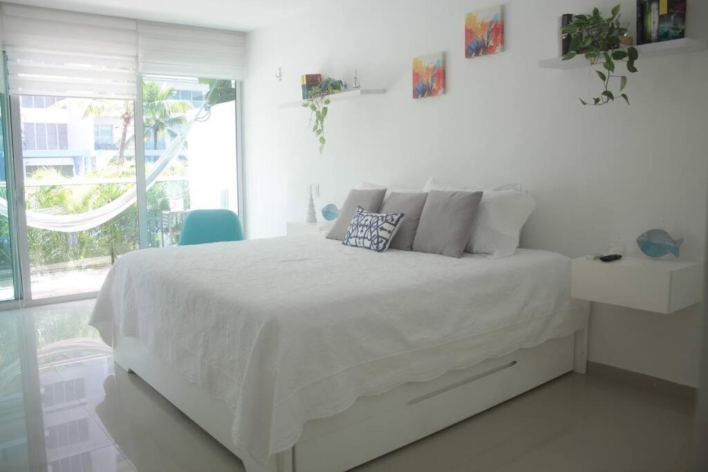 Apartamento Beachfront Bliss-2br Haven Steps From Sandy Shores *