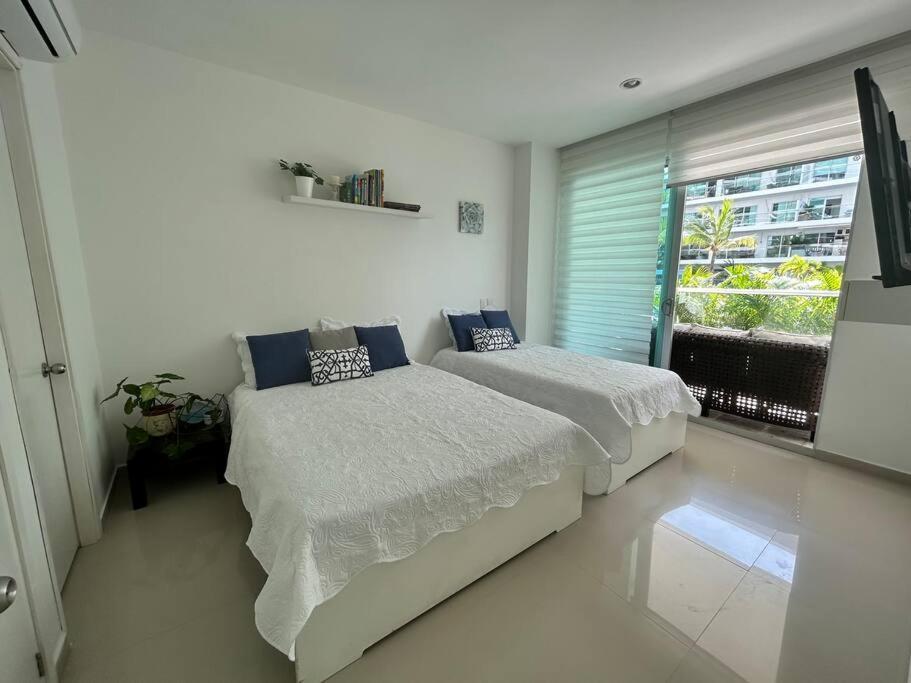 Apartamento Beachfront Bliss-2br Haven Steps From Sandy Shores *